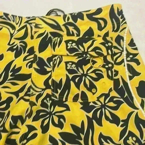 Guess vintage floral print swim trunk shorts mens size 34 color yellow black - Picture 4 of 9